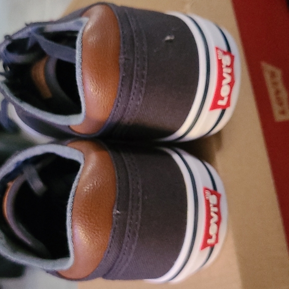 Levi's Men Shoes, Size 8.5 NIB - Picture 8 of 16
